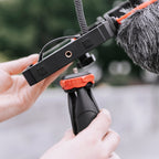 YELANGU PC204 YLG1801D Vlogging Live Broadcast LED Selfie Light Smartphone Video Rig Handle Stabilizer Bracket Kits with Microphone & Tripod, PC204